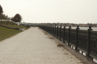 Quay, çit, causeway