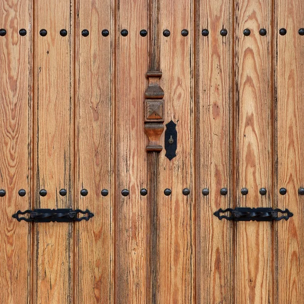 Puerta cuadrada de madera — Foto de Stock