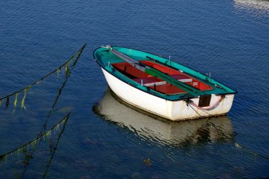 Denizde balıkçı teknesi
