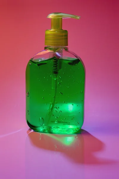 Green lotion bottle — Stock Photo, Image