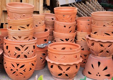 Pişmiş toprak kap içinde Bahçe yığınları