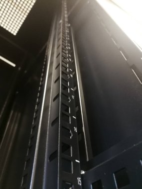 Telekomünikasyon ekipmanı veya sunucuları için 19 