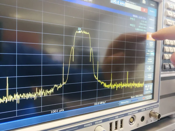Análisis Del Espectro Del Canal Transmisión Datos Radiofrecuencia Pantalla Lcd —  Fotos de Stock