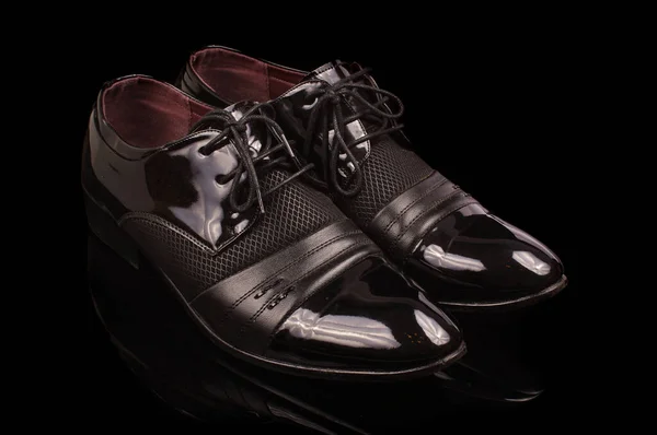Luxury Shinny Black Business Man Shoes Isolated Dark Background — Stock Photo, Image