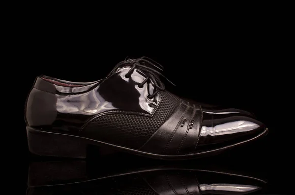 Luxury Shinny Black Business Man Shoes Isolated Dark Background — Stock Photo, Image
