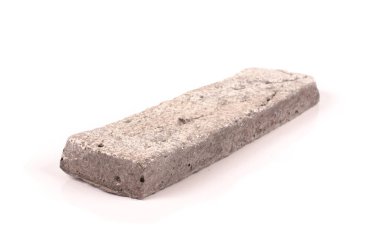 Beyaz arkaplanda, ev cephesi için bir tuğla izole edilmiş.