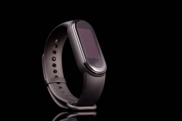 Smart Band Fitness Modern Lifestyle Isolated Black Reflective Background — 图库照片