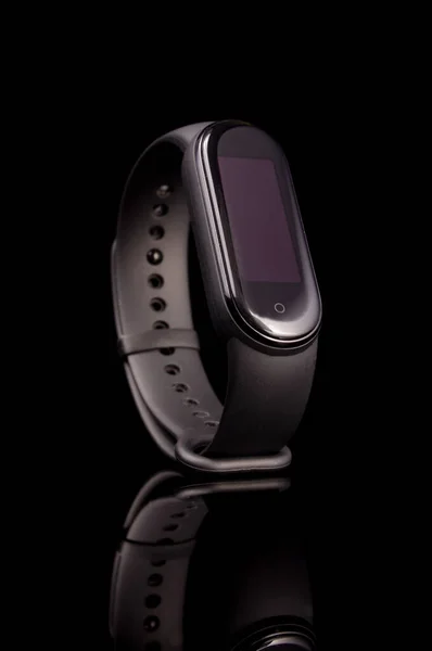 Smart Band Fitness Modern Lifestyle Isolated Black Reflective Background — 스톡 사진