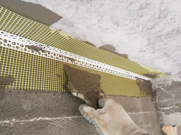 Construction Worker Fixing Fiberglass Corner Reinforcement Mesh Construction Process — Fotografia de Stock