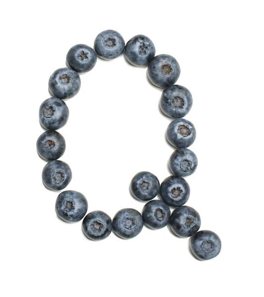 Alphabet letter Q arranged from highbush blueberry isolated — Stock Photo, Image