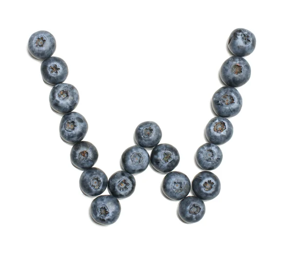 Alphabet letter W arranged from highbush blueberry isolated — Stock Photo, Image