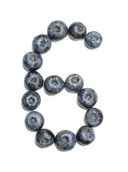 Number 6 arranged from northern highbush blueberry isolated — Stock Photo, Image