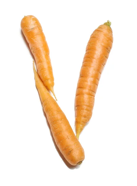 Alfabeto letra V dispostas a partir de cenouras frescas isoladas — Fotografia de Stock