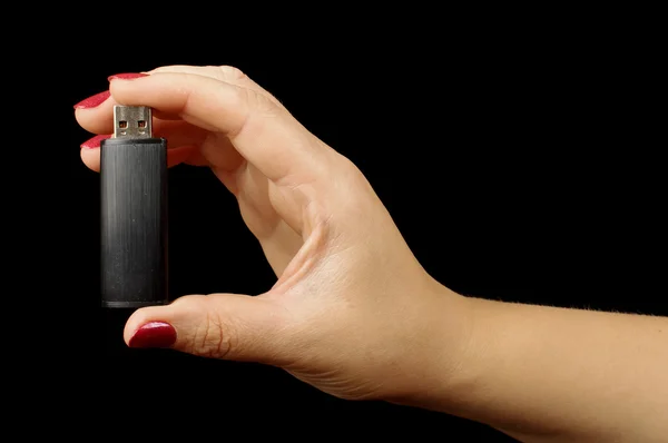 kadın el tutarak USB flash bellek