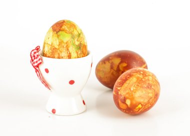 Paskalya yortusu yumurta tutucu ve iki serbest haddeleme yumurta boyalı