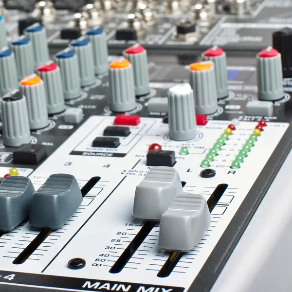 Il mixer audio controlla il primo piano — Foto Stock