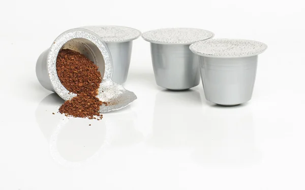 Современные кофе-капсулы — стоковое фото