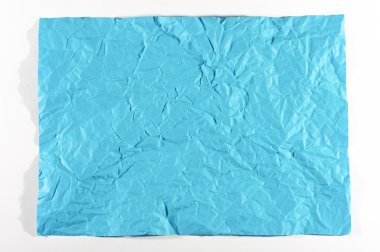 Buruşuk mavi A4 kağıdın izole