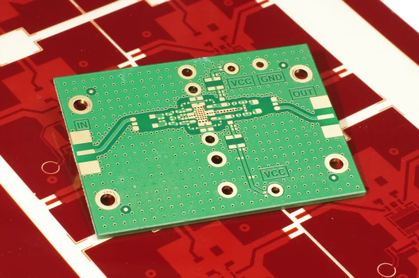 印刷电路板 Pcb 制造的红色格柏掩码 — 图库照片