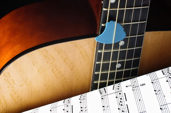 Acoustic guitar and sheet music close up — Stock Photo, Image