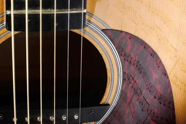 Beautiful sheet music notes reflection on guitar body — Stock Photo, Image