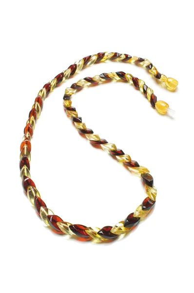 ヘビ型の分離された琥珀のネックレス — ストック写真
