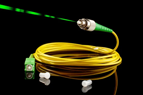 Fiber optics technologie met groene laser signaal — Stockfoto