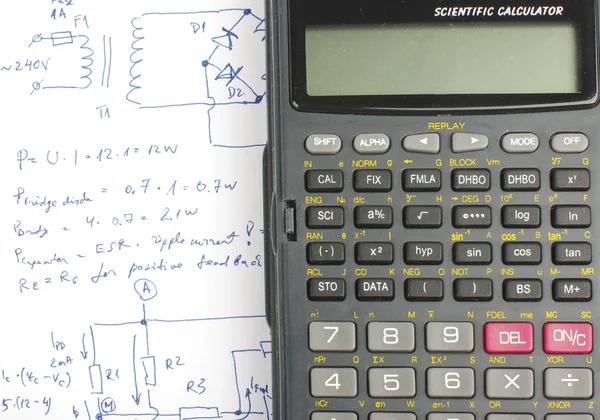 Notas de design eletrônico e calculadora de ciência — Fotografia de Stock