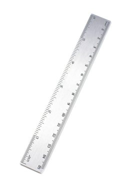 Beyaz arka plan üzerinde izole metal cetvel