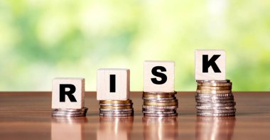 Tahta küp bloğa büyüme basamağı parasıyla RISK yazıtları. Finansal destek