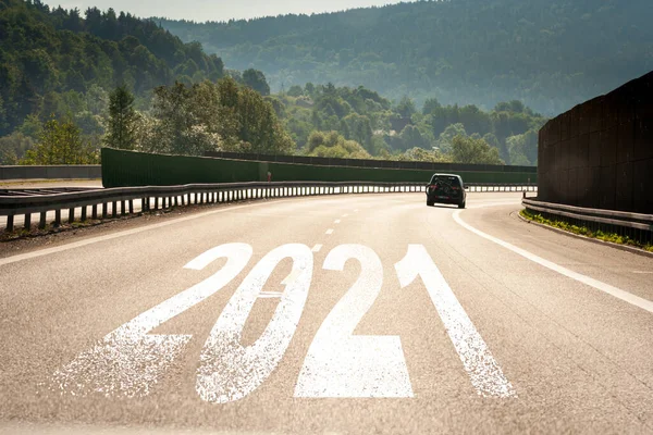 Слово 2021 Написано Шосе Асфальтової Дороги Концепція Новий 2021 Рік — стокове фото