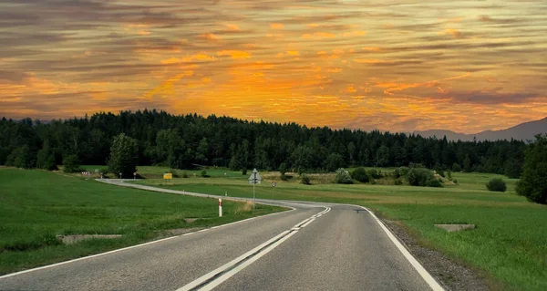 Západ Slunce Nad Silnicí Horách — Stock fotografie