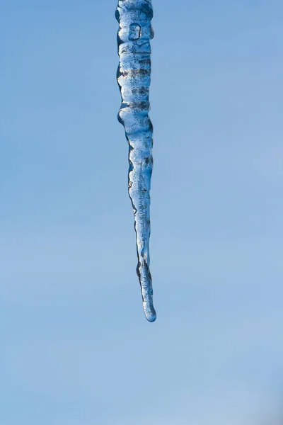 Fondo Carámbanos Primer Plano Icicles Colgando Techo Clima Frío Invierno — Foto de Stock