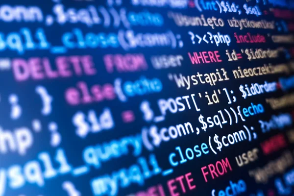 Yazılım geliştirme modeli. php dili kodlu bir programcı monitörü. Kapatma tablet ekran teknolojisi. 