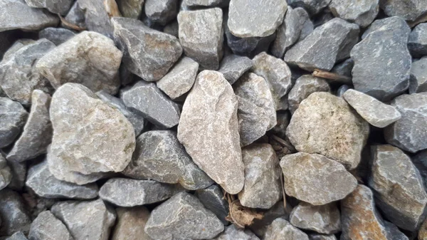 砂利の石の床パターンの表面の質感 外装材のクローズアップ 小さな道路石の背景 暗い砂利の小石のテクスチャ — ストック写真