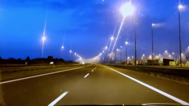 Ехать Шоссе Ночью Взгляд Водителя Автострада Транспортная Концепция — стоковое видео