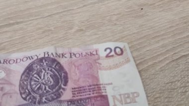 Büyüteçle 20 Zloti 'lik banknot