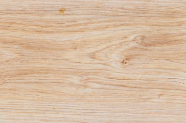 Açık ahşap bir yüzeyin doğal tahıl ve dokusunu gösteren yakın çekim görüntüsü. Tasarım sanatı veya zanaat projelerinde arka plan için ideal.