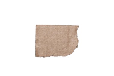 Beyaz arka planda kahverengi bir karton sunuluyor. Bu materyal genellikle tasarımda basitlik ve çok yönlülüğü yansıtan ambalaj ve el sanatları için kullanılır..