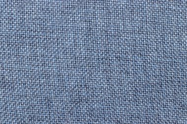 Dokuma desenini gösteren mavi bir kumaşın yakın plan görüntüsü. Tasarım projelerinde ya da moda uygulamalarında arka planlar için ideal. Çok yönlü ve modern.