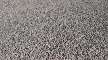 Küçük taşlı çakıl yolunun havadan görüntüsü, doğrudan yukarıdan çekilmiş..