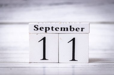 Tahta takvim blokları 1 Eylül 'de ayın başında görüntülenir. Zamanla ilgili temaları editoryal içerikte planlamak veya göstermek için ideal.