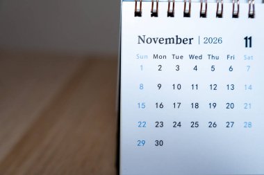 Kasım 2026 'yı gösteren takvim sayfası. Düzen, altı çizili günleri ve planlama veya olaylar için uygun tipografiyi içeren ızgara biçiminde düzenlenmiş tarihleri içerir.