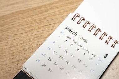 Mart 2026 'da gösterilen bir takvim sayfasının yakın plan resmi ve basit bir zarif tasarım. Anımsatıcı ya da zaman yönetimi görselleri için ideal.