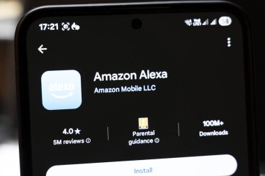 Varşova Polonya - 24 Şubat 2026: Amazon Alexa uygulama arayüzü görüntüleme özellikleri ve teknoloji tartışmaları uygulama değerlendirmeleri ve pazarlamayla ilgili kullanıcı değerlendirmeleri.