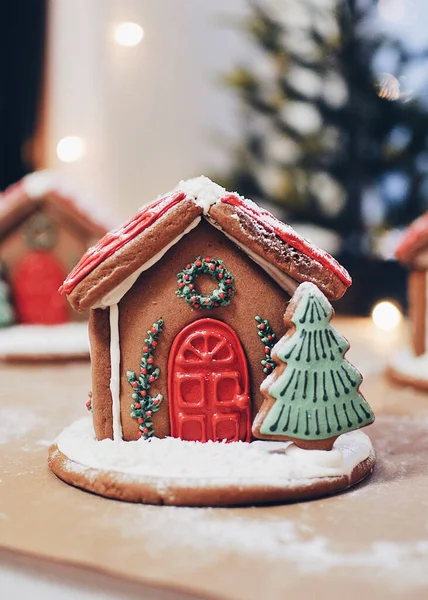 Noel zamanı, zencefilli kurabiye evi, tatlılar, kurabiyeler, lezzetli yemekler, Noel ağacı..