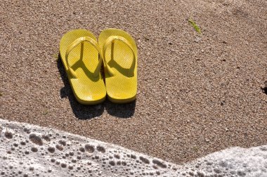 kum üzerinde floplar flip