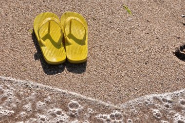 kum üzerinde floplar flip