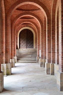 eski bir bina tuğla kemer