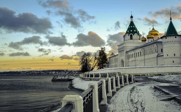    Manastır Tapınağı